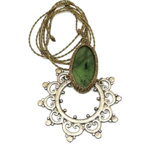 COLGANTE CON LA PIEDRA JADE CHINO